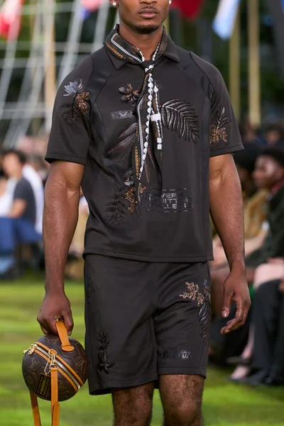Look 64